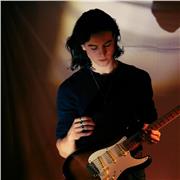 Guitarrista con años de experiencia da clases de guitarra eléctrica o acústica en Las Rozas de Madrid. ¡Clases adaptadas al nivel y necesidad de cada uno!